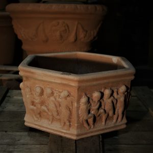 Esagono con Putti 37x20cm (dxh) (Benocci)